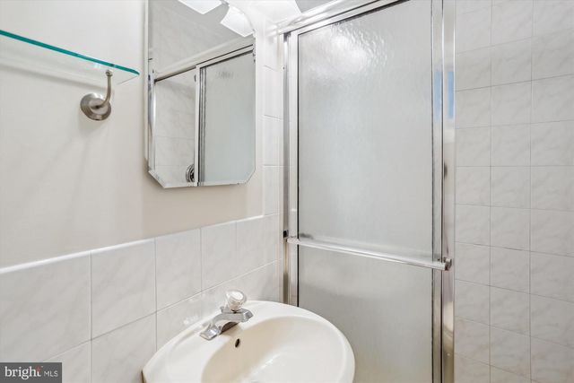 3909 WOODLAWN RD, Chevy Chase, MD 20815