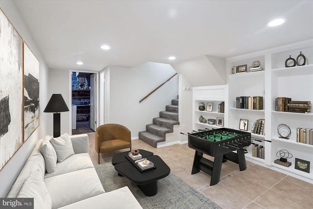 3909 WOODLAWN RD, Chevy Chase, MD 20815