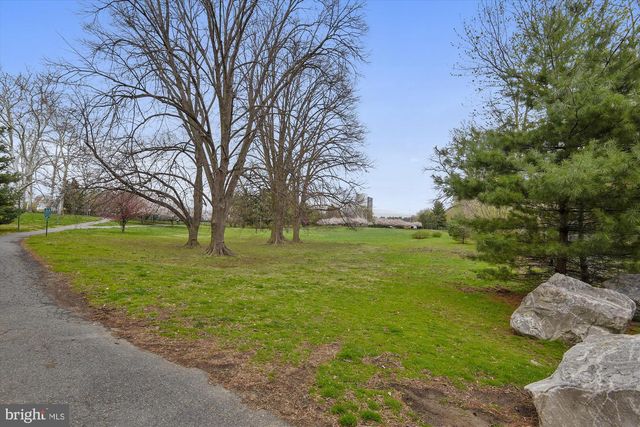 3909 WOODLAWN RD, Chevy Chase, MD 20815