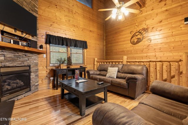 1323 Zachary Thomas Lane, Sevierville, TN 37876