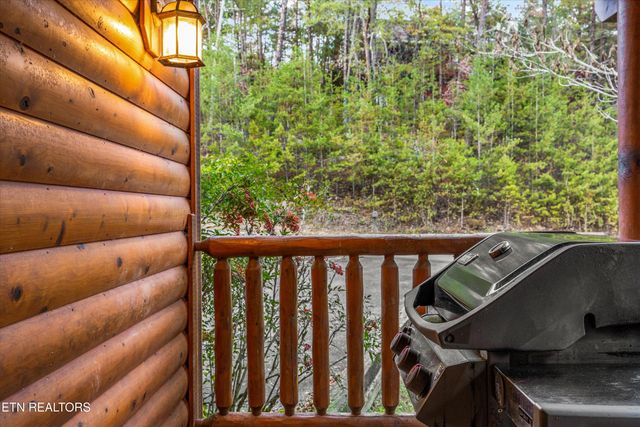 1323 Zachary Thomas Lane, Sevierville, TN 37876