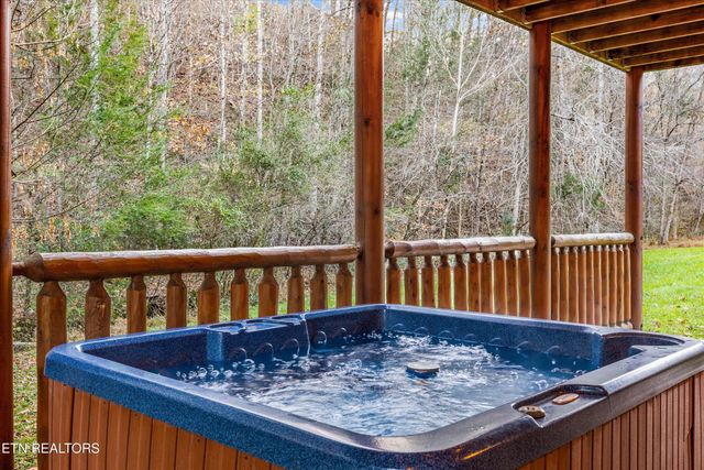 1323 Zachary Thomas Lane, Sevierville, TN 37876