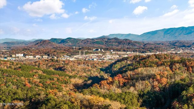 1323 Zachary Thomas Lane, Sevierville, TN 37876