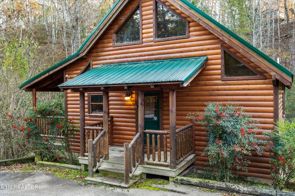 1323 Zachary Thomas Lane, Sevierville, TN 37876