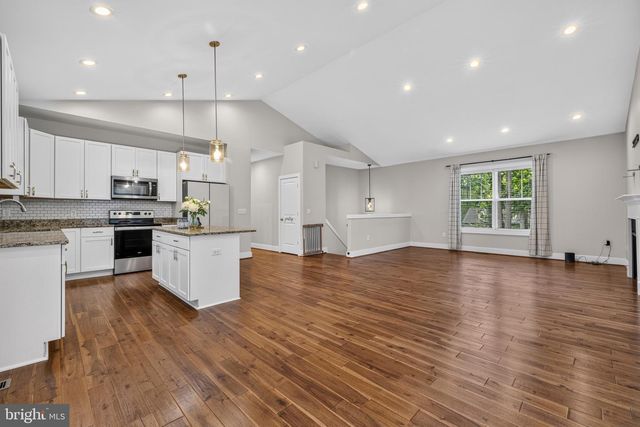 105 EDGEMONT CIR, Locust Grove, VA 22508