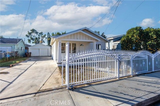 711 N Crane Avenue, Compton, CA 90221