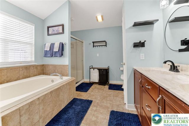 764 Mohican Drive, Easton, PA 18040