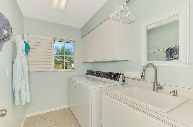 1421 GLENEAGLES DRIVE, Venice, FL 34292