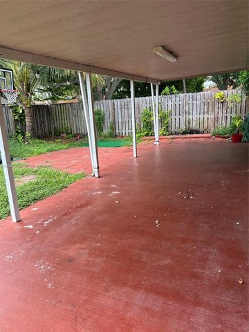 9136 NW 192nd Terrace, Hialeah, FL 33018