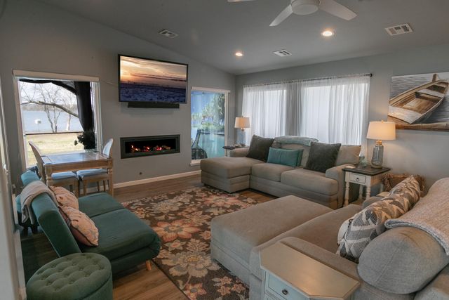 25767 S 605 Road, Grove, OK 74344