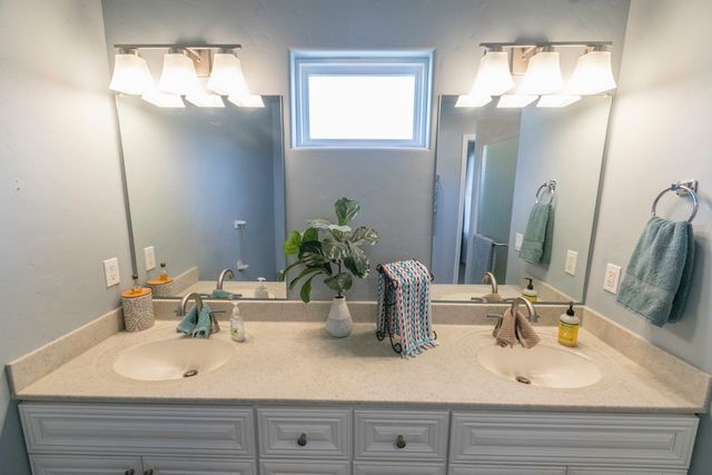 25767 S 605 Road, Grove, OK 74344