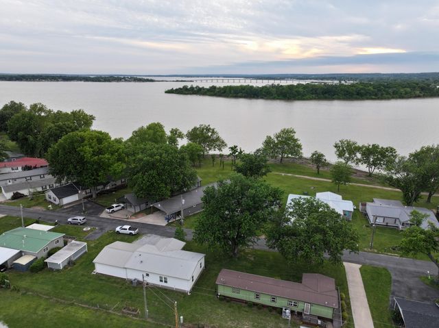 25767 S 605 Road, Grove, OK 74344