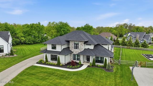 4225 Thornbury Court, Perrysburg, OH 43551