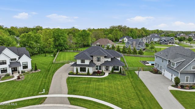 4225 Thornbury Court, Perrysburg, OH 43551