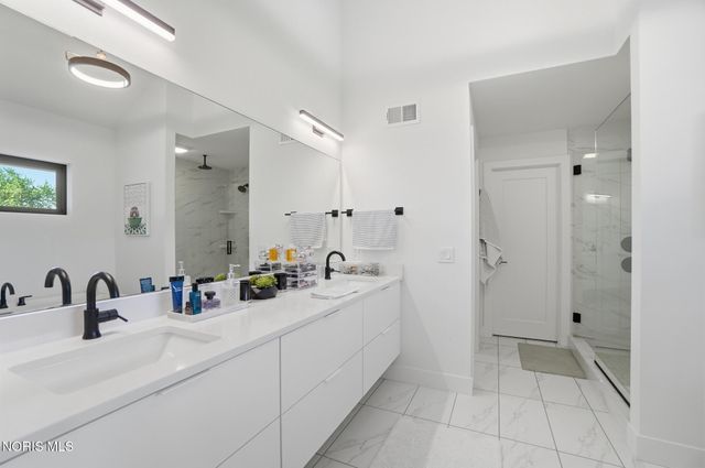 4225 Thornbury Court, Perrysburg, OH 43551