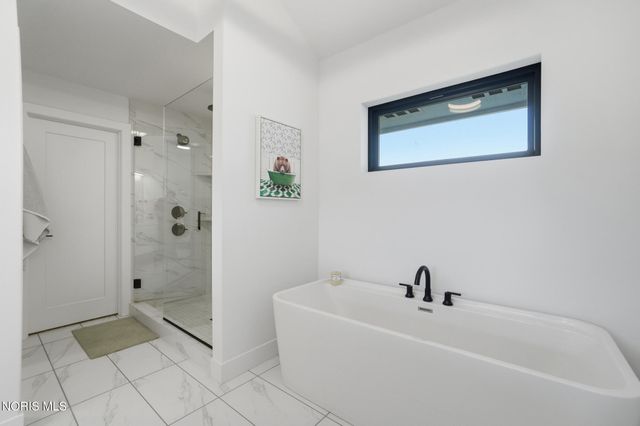 4225 Thornbury Court, Perrysburg, OH 43551