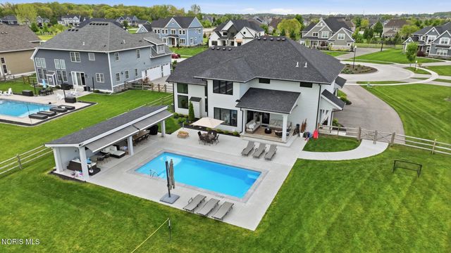 4225 Thornbury Court, Perrysburg, OH 43551