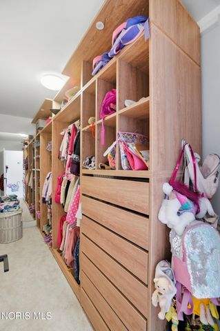 4225 Thornbury Court, Perrysburg, OH 43551