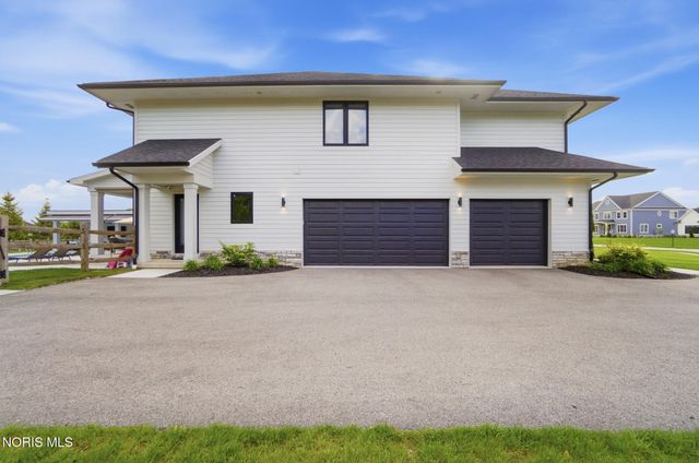 4225 Thornbury Court, Perrysburg, OH 43551