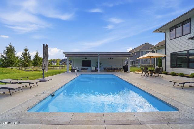 4225 Thornbury Court, Perrysburg, OH 43551