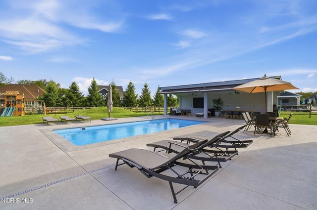 4225 Thornbury Court, Perrysburg, OH 43551