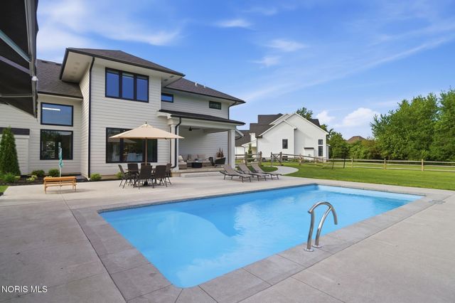 4225 Thornbury Court, Perrysburg, OH 43551