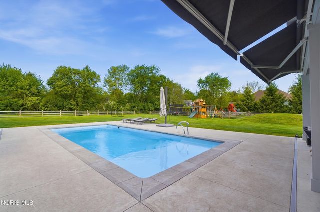 4225 Thornbury Court, Perrysburg, OH 43551