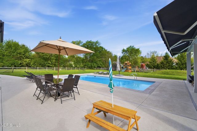 4225 Thornbury Court, Perrysburg, OH 43551