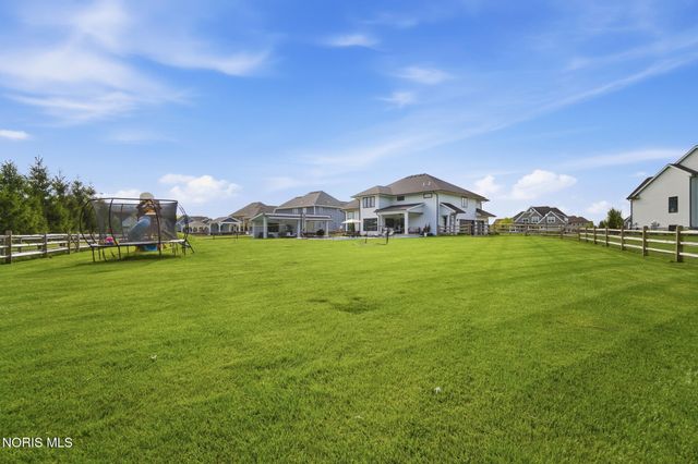 4225 Thornbury Court, Perrysburg, OH 43551