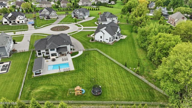 4225 Thornbury Court, Perrysburg, OH 43551