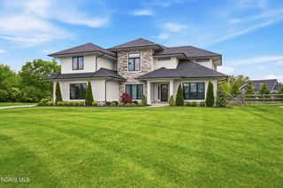 4225 Thornbury Court, Perrysburg, OH 43551