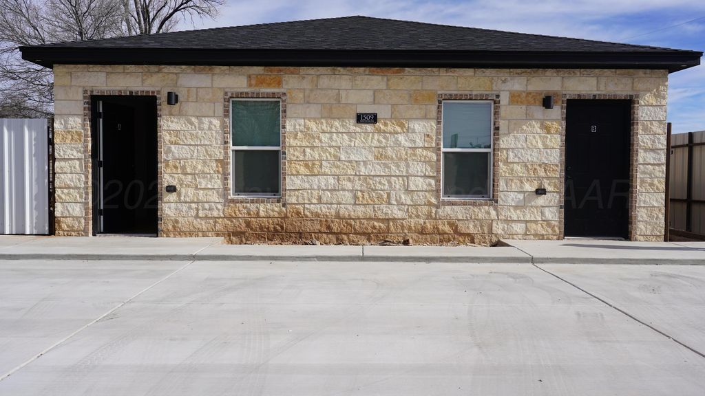 1509 S Bliss Avenue, Dumas, TX 79029