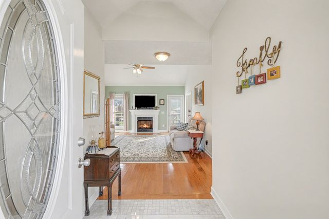 1002 Roland Ct, Cottontown, TN 37048