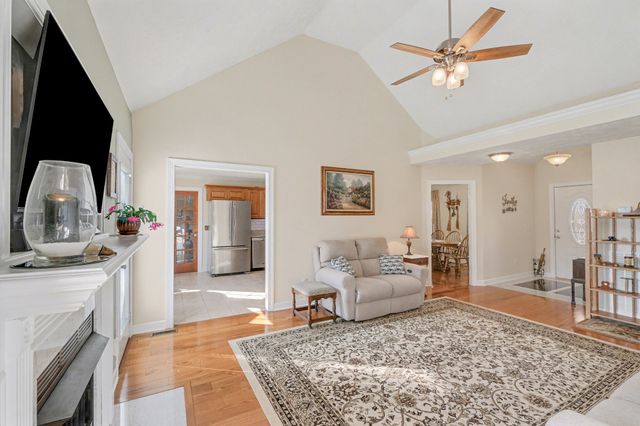 1002 Roland Ct, Cottontown, TN 37048