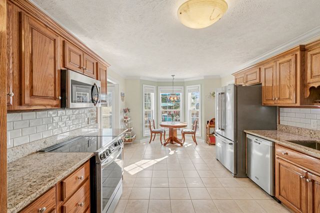 1002 Roland Ct, Cottontown, TN 37048