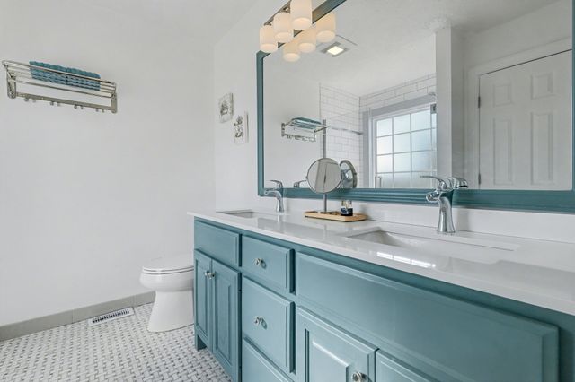 1002 Roland Ct, Cottontown, TN 37048