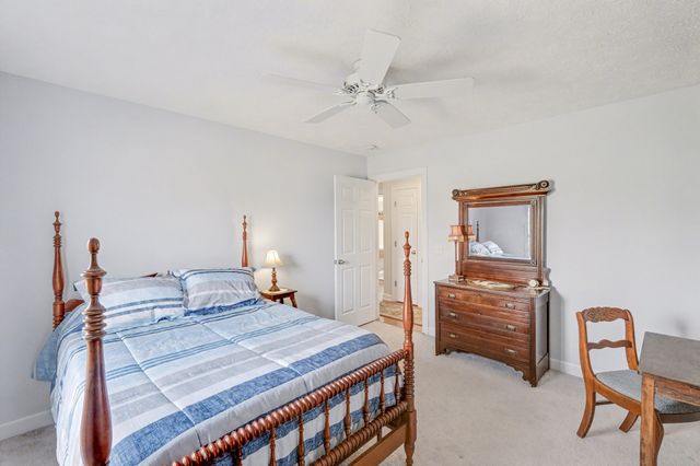 1002 Roland Ct, Cottontown, TN 37048