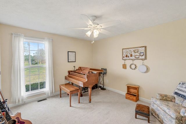 1002 Roland Ct, Cottontown, TN 37048