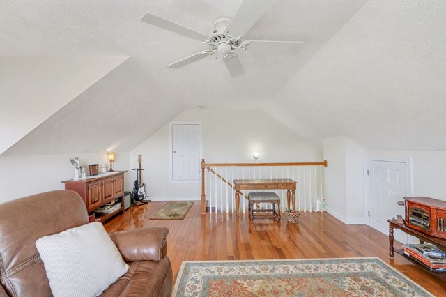 1002 Roland Ct, Cottontown, TN 37048