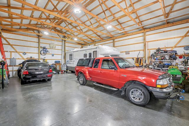 1002 Roland Ct, Cottontown, TN 37048