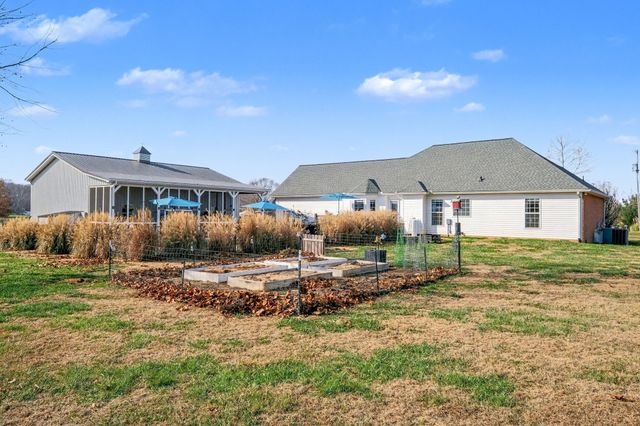 1002 Roland Ct, Cottontown, TN 37048