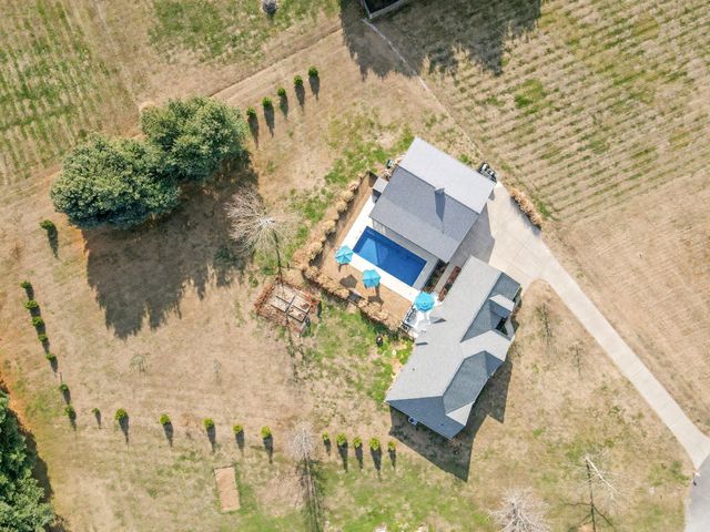 1002 Roland Ct, Cottontown, TN 37048