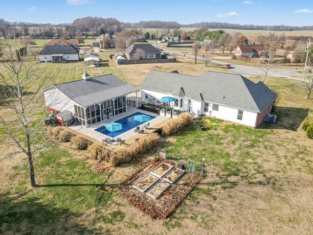 1002 Roland Ct, Cottontown, TN 37048