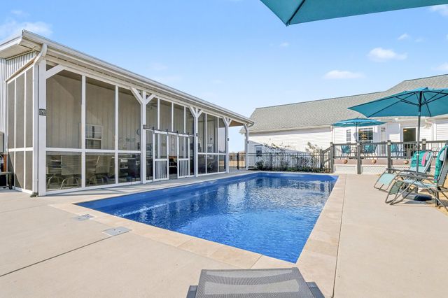 1002 Roland Ct, Cottontown, TN 37048