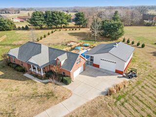 1002 Roland Ct, Cottontown, TN 37048