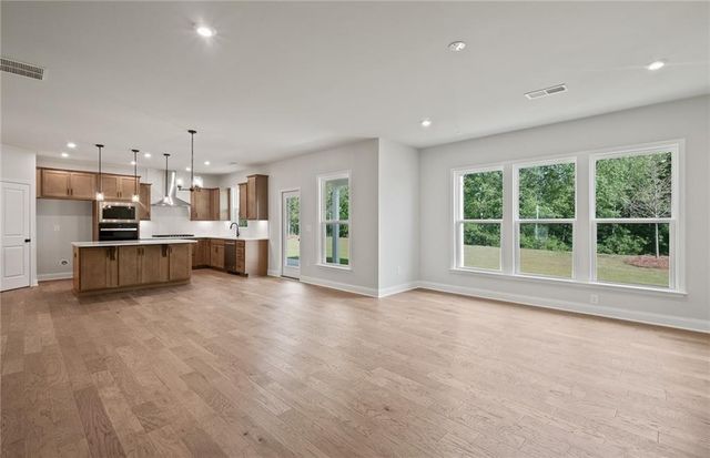 121 Lucas Court, Hoschton, GA 30548