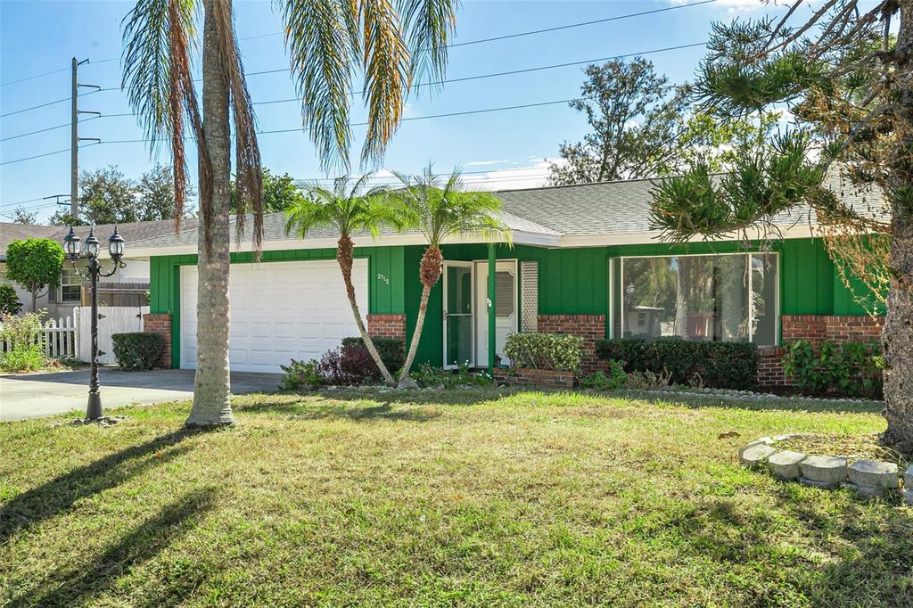 Image 2 of property listing at 2712 52ND AVENUE TERRACE W, Bradenton, FL 34207