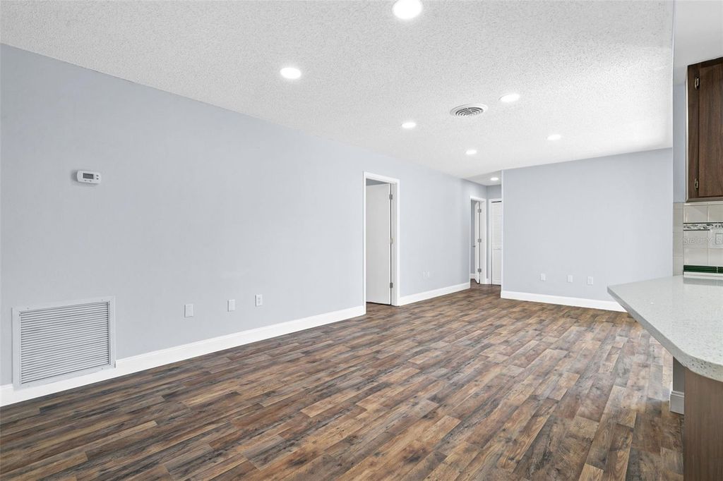 Image 12 of property listing at 2712 52ND AVENUE TERRACE W, Bradenton, FL 34207