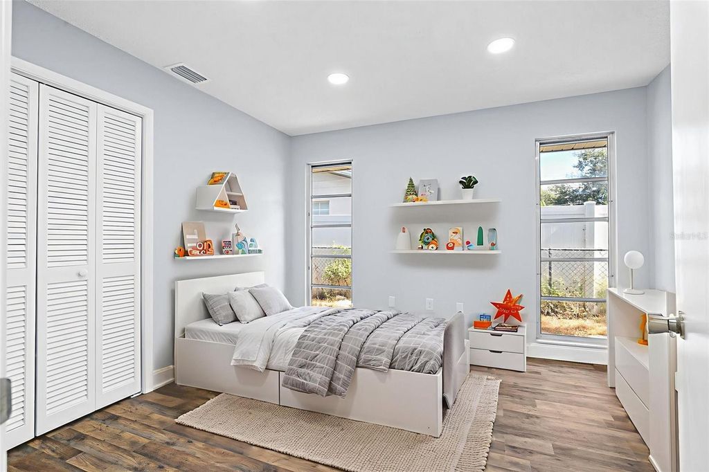 Image 18 of property listing at 2712 52ND AVENUE TERRACE W, Bradenton, FL 34207