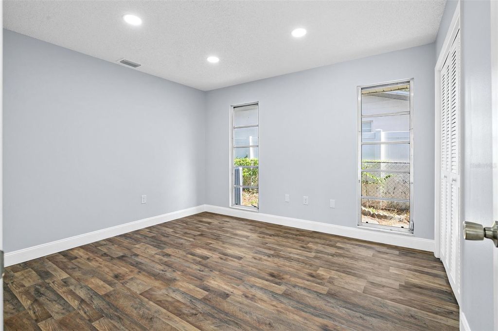 Image 19 of property listing at 2712 52ND AVENUE TERRACE W, Bradenton, FL 34207